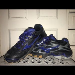 AMAZING blue/black volleyball shoes!!